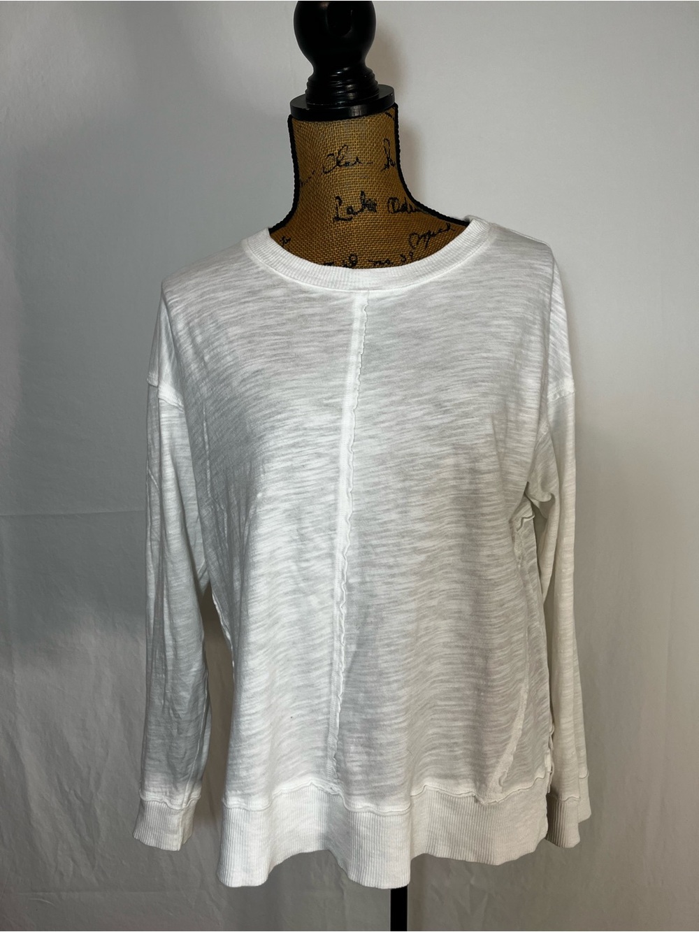 Womenโs White Long-Sleeve Slub Knit Top - mododoc Los Angeles size small